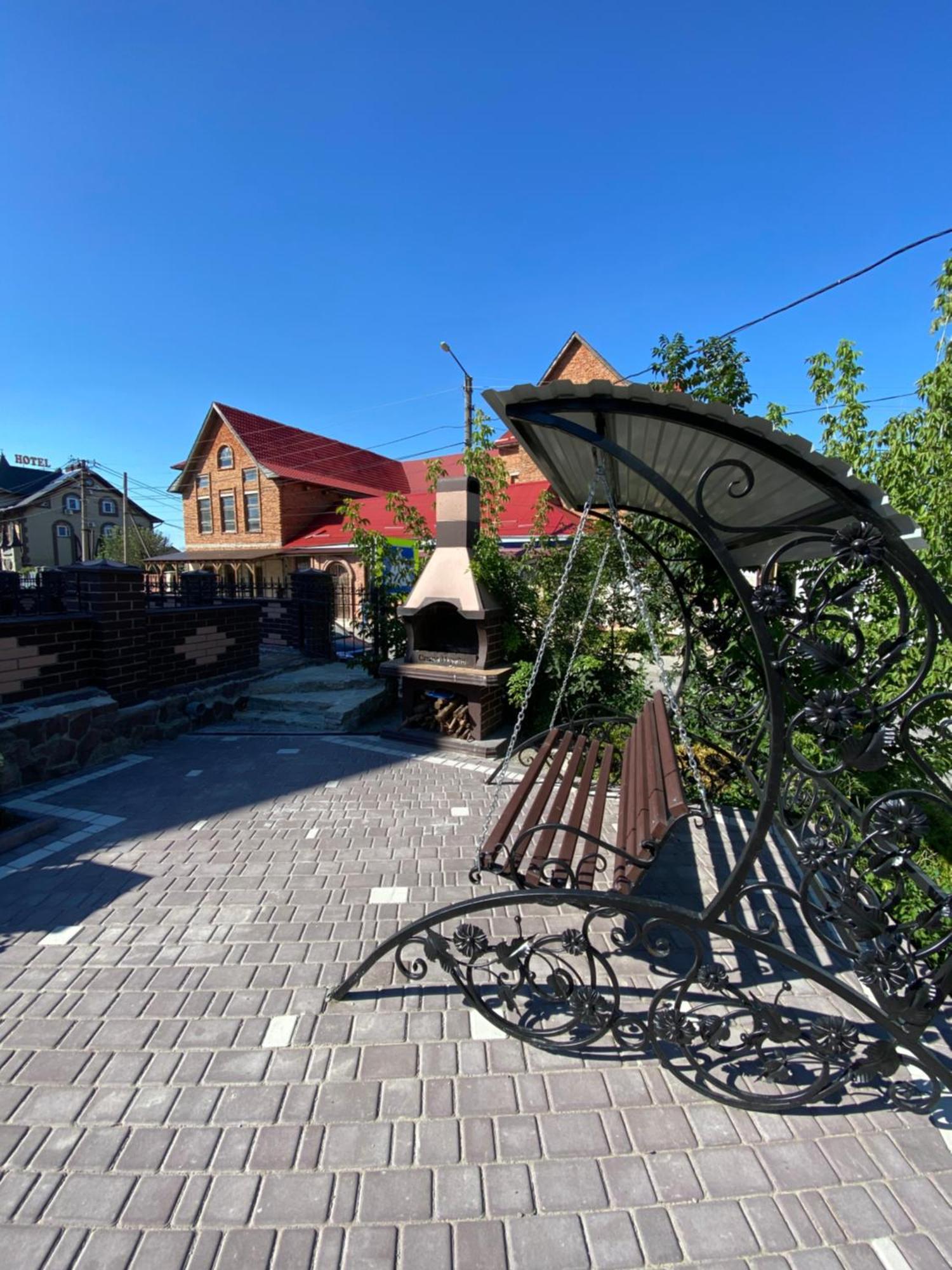 Family Люкс Aparthotel Kamianets-Podilskyi Exterior photo
